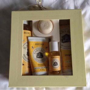 Burt's bees baby bath set