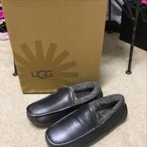 Mens Uggs Slippers For Sale/ Size 8.5