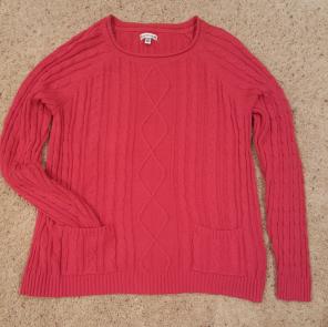 Full cable knit sweater with pockets
