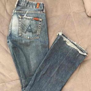 A pocket 7 for all mankind jeans