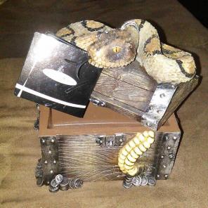 SNAKE CHEST