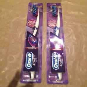 Oral b med 3D white toothbrush