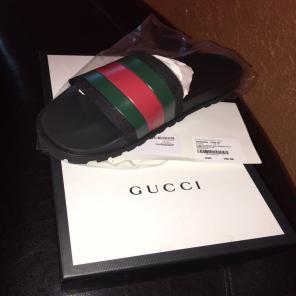 MENS GUCCI SLIDES SIZE 9