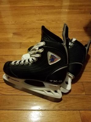 Hockey skate size5D
