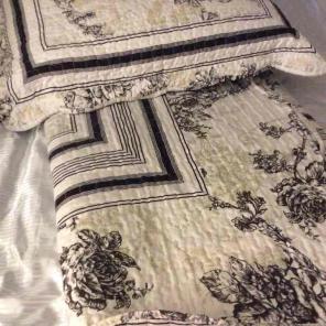FULL/QUEEN QUILT WITH SHAMS, NEW