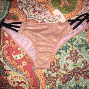 Cheeky vs bottoms size small