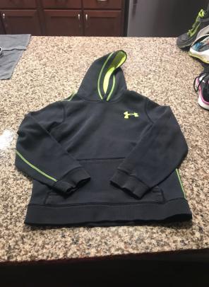 Boys Under Armour Hoodie Size Small