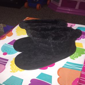 Boots Size 4 To 5 XL Slipper Girls NEW
