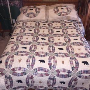 Beautiful Bear Cabin Quit & Shams