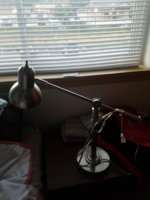 Desk lamp