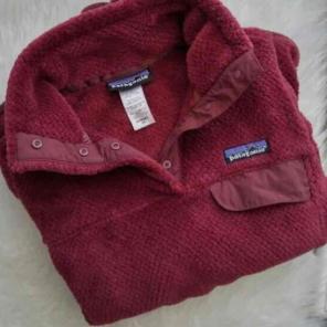 Patagonia Small Burgundy Re-tool Snap