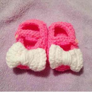Pink baby Mary Janes with white bows