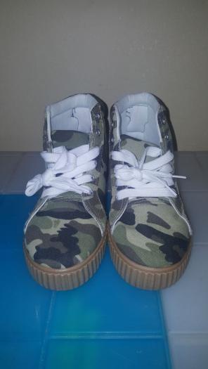 Emoji girl sneakers sz.4