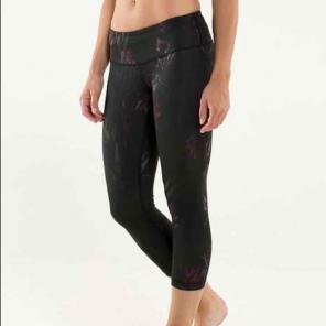 Lululemon Wunder Under Crops Size 6