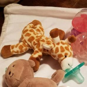 Wubba nub binky with giraffe, brand new.