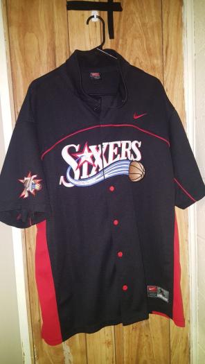 Rare 76ers warm up top