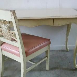 Lil mis's desk and chair