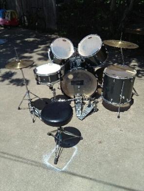 Pearl Forum Series Drum Set