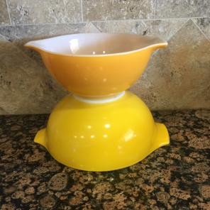 2 Pyrex 442 1 1/2 Qt And 443 2 Qt