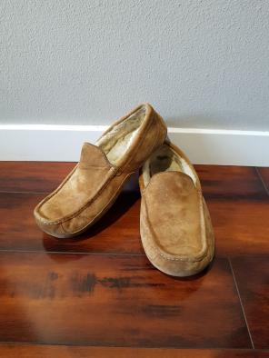 Men's tan UGG slippers size 11