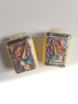 Vintage plastic slat and pepper shakers