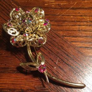 Sarah Coventry Gold Tone Flower Brooch
