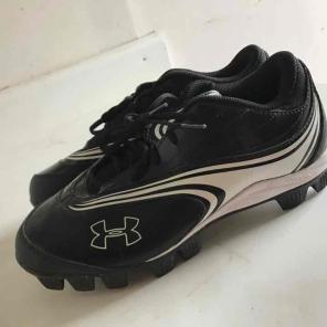 Under Armor Womens Cleats Sz 9 BRAND NEW