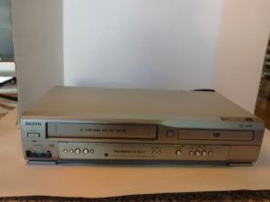 Sanyo DVW-7200 DVD-VCR Combo AS-IS