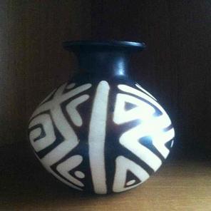 Small Peruvian vase- chulacanos