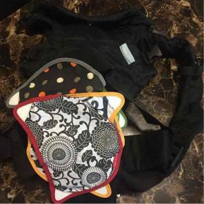 Infantino baby carrier with bibs