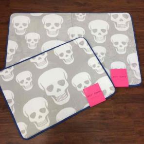 New Betsey Johnson Skull Bath Mat Set