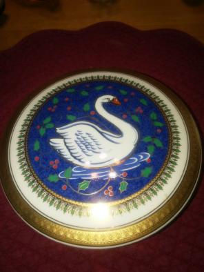 NWT MIKASA SWAN GOLDLEAF BOX W/LID!