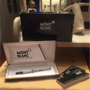 Mont Blanc. Pen case and ink replacement