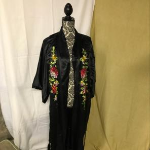 Gorgeous 100% Silk Embroidered Robe