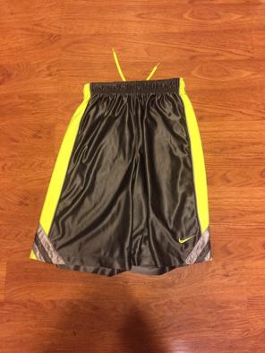 NIKE SHORTS SIZE LARGE