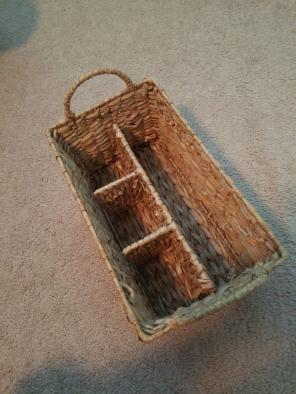 Basket with dividers