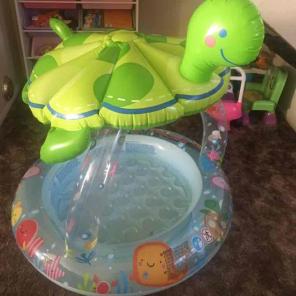 Baby pool with shade