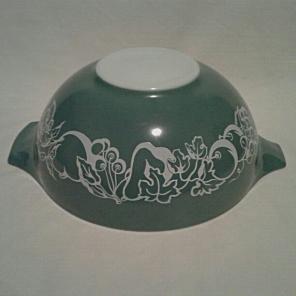 Vtg Pyrex Salad Bowl (Baby/Fetus Bowl)