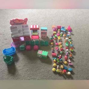Shopkins 80 piece and accessories