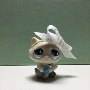 LPS Bow and necklace