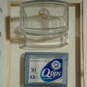 Cotton swab holder w/swabs