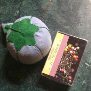 Small pin cushion bundle pin wheel