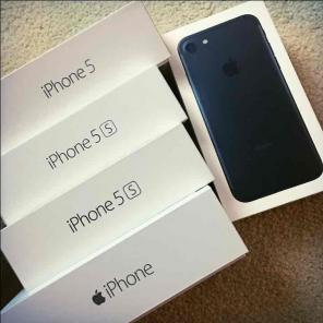 Apple iPhone Boxes (5)