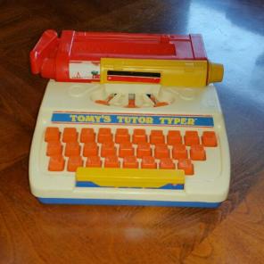 VINTAGE TOMY TYPEWRITER
