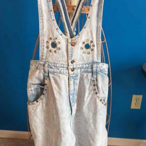 Vintage jean shorts overalls!