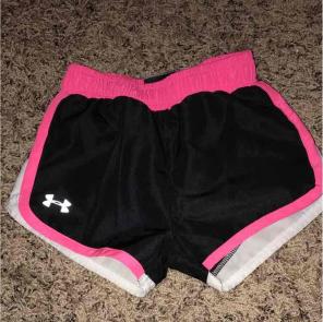 EUC toddler girl under armor shorts (2T)