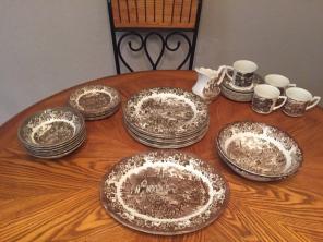 33pc *J&G Meakin* Vintage Dinnerware Set