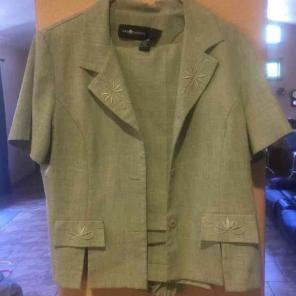 2 piece pant suit- pretty