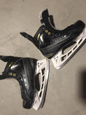 Supreme 160 Bauer Ice Skates