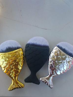 Fish Tail Brushes